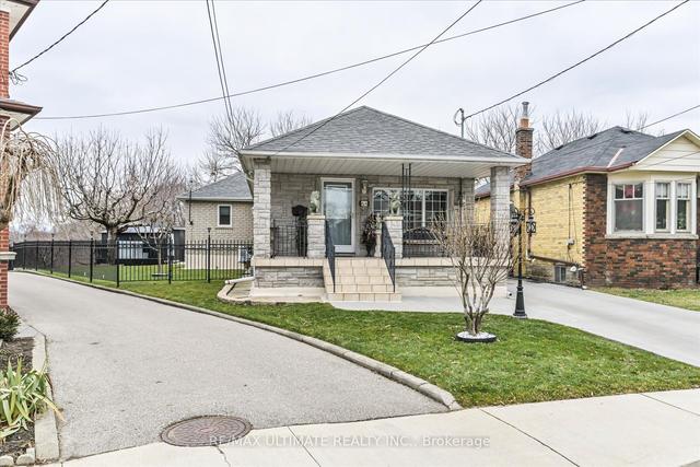 64 Juliet Cres, House detached with 2 bedrooms, 2 bathrooms and 8 parking in Toronto ON | Image 34