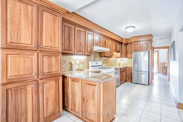 190 Northcliffe Blvd, House detached with 3 bedrooms, 3 bathrooms and 2 parking in Toronto ON | Image 3