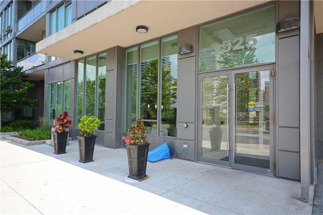 3303 - 3525 Kariya Dr, Condo with 2 bedrooms, 2 bathrooms and 2 parking in Mississauga ON | Image 2