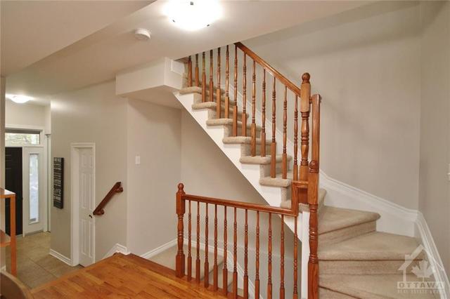 1267 Shillington Avenue, Townhouse with 3 bedrooms, 4 bathrooms and 2 parking in Ottawa ON | Image 12