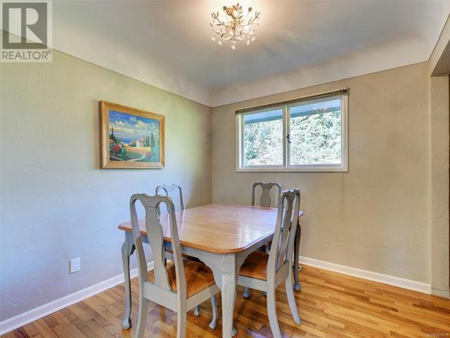 3926 Grange Rd, House detached with 4 bedrooms, 3 bathrooms and 4 parking in Saanich BC | Image 8