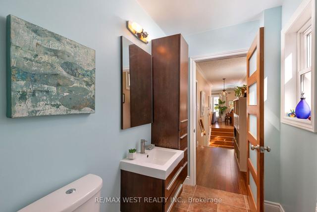 70 Thirty Ninth St, House detached with 2 bedrooms, 2 bathrooms and 1 parking in Toronto ON | Image 22