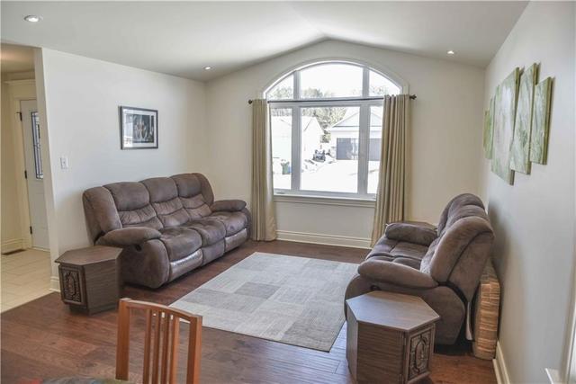 512 Gardner Crescent, House detached with 5 bedrooms, 2 bathrooms and 4 parking in Petawawa ON | Image 4