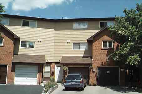 79 Foster Cres, Townhouse with 3 bedrooms, 2 bathrooms and null parking in Brampton ON | Image 1
