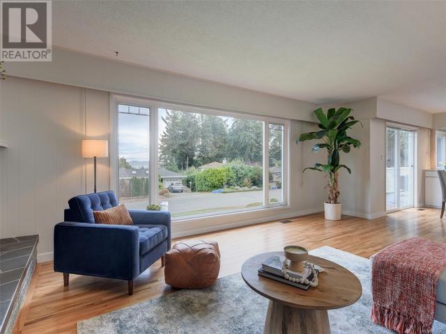 4916 Sea Ridge Dr, House detached with 3 bedrooms, 2 bathrooms and 2 parking in Saanich BC | Image 7