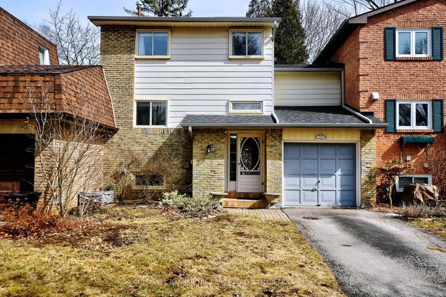 73 St. Andrews Crt, House attached with 4 bedrooms, 2 bathrooms and 4 parking in Aurora ON | Image 1