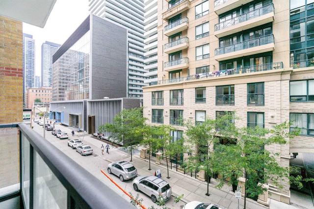 302 - 30 Hayden St, Condo with 2 bedrooms, 1 bathrooms and 0 parking in Toronto ON | Image 10