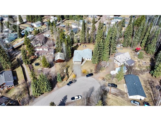 940 Oak Crescent, House detached with 4 bedrooms, 2 bathrooms and null parking in Telkwa BC | Image 36