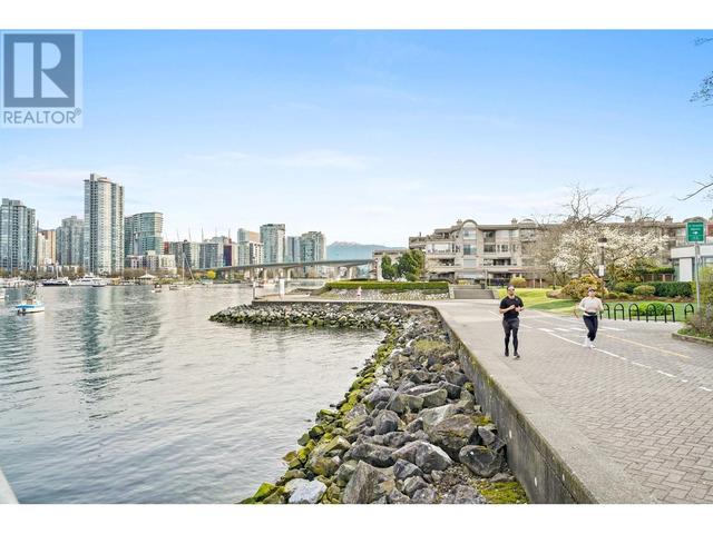 305 - 673 Market Hill, House attached with 2 bedrooms, 2 bathrooms and 1 parking in Vancouver BC | Image 3