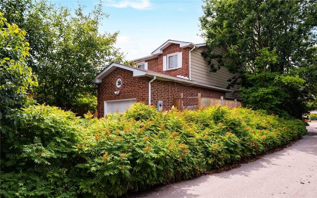 20 Lawnview Crt, House detached with 3 bedrooms, 3 bathrooms and 3 parking in Brampton ON | Image 8