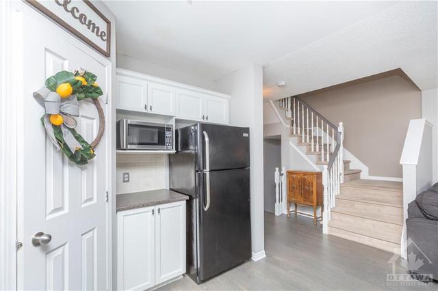 1537 Demeter Street, Townhouse with 3 bedrooms, 2 bathrooms and 3 parking in Ottawa ON | Image 11