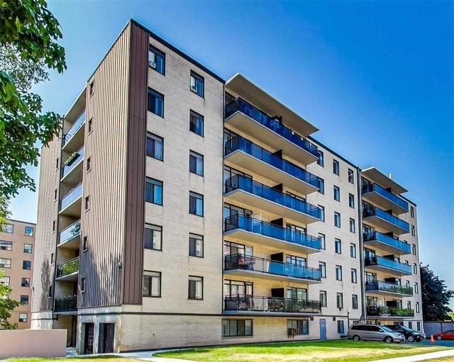 404 - 825 Kennedy Rd, Condo with 2 bedrooms, 1 bathrooms and 1 parking in Toronto ON | Image 4