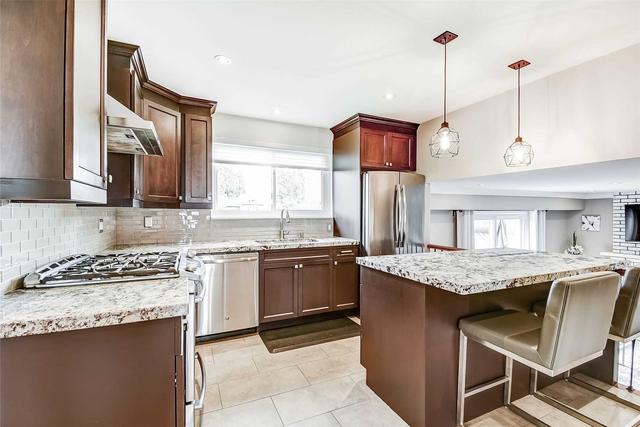 486 Tedwyn Dr, House detached with 3 bedrooms, 3 bathrooms and 3 parking in Mississauga ON | Image 18