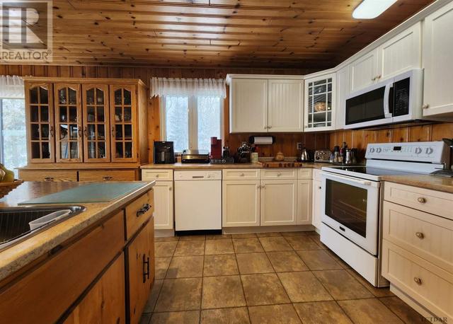 466 Grenfell Rd, House detached with 3 bedrooms, 2 bathrooms and null parking in Timiskaming, Unorganized, West Part ON | Image 16