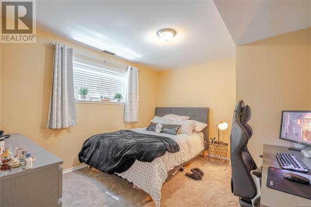 589 Kay St, House detached with 4 bedrooms, 2 bathrooms and 6 parking in Saanich BC | Image 27