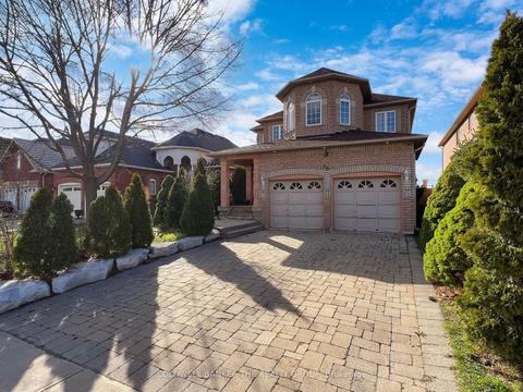 66 Collingwood Ave, House detached with 4 bedrooms, 3 bathrooms and 4 parking in Brampton ON | Card Image