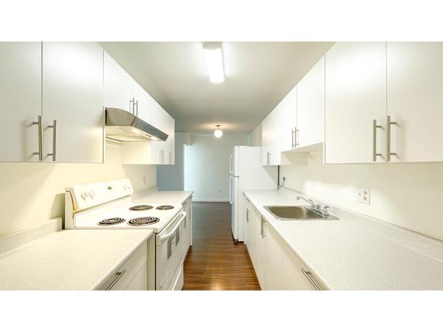 201 - 10061 150 Street, Condo with 2 bedrooms, 1 bathrooms and 1 parking in Surrey BC | Card Image