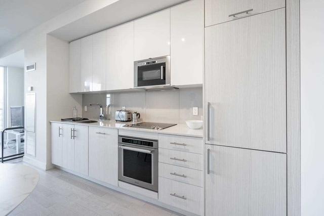 808 - 330 Richmond St W, Condo with 1 bedrooms, 1 bathrooms and 0 parking in Toronto ON | Image 5