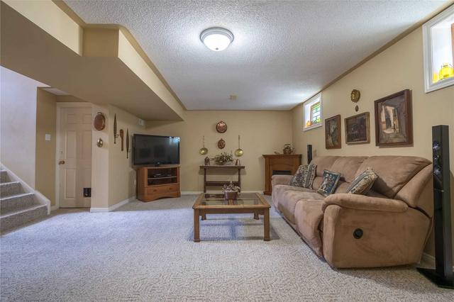 31 Pratt Rd, House detached with 3 bedrooms, 2 bathrooms and 5 parking in Barrie ON | Image 10