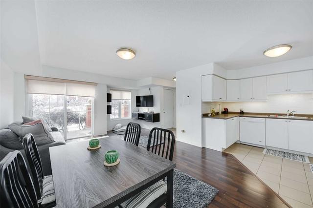 3 - 35 Hays Blvd, Townhouse with 2 bedrooms, 2 bathrooms and 1 parking in Oakville ON | Image 3