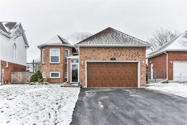 79 Carrick Ave, House detached with 2 bedrooms, 2 bathrooms and 4 parking in Georgina ON | Image 2