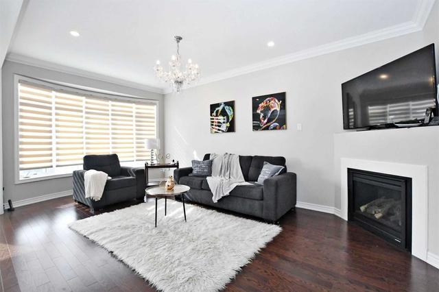 118 Killington Ave, House detached with 4 bedrooms, 4 bathrooms and 3 parking in Vaughan ON | Image 2