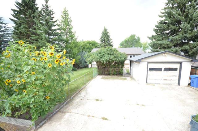 4137 40 Street, House detached with 3 bedrooms, 1 bathrooms and 3 parking in Red Deer AB | Image 5