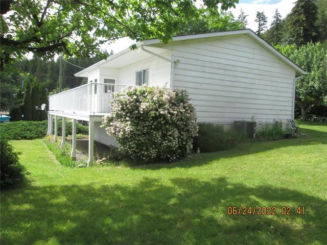 538 Begbie Road, House detached with 3 bedrooms, 2 bathrooms and 7 parking in Columbia Shuswap C BC | Card Image