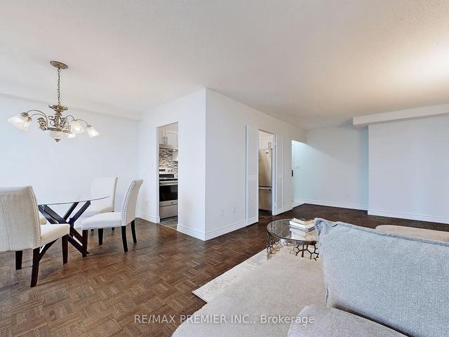 909 - 20 Edgecliffe Gfwy, Condo with 3 bedrooms, 2 bathrooms and 1 parking in Toronto ON | Image 15