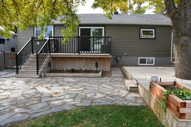 310 3 Avenue N, House detached with 4 bedrooms, 2 bathrooms and 4 parking in Vauxhall AB | Image 6
