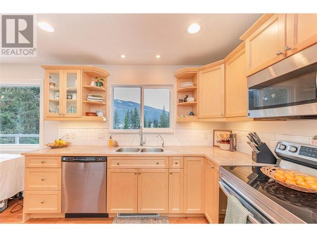 5167 Sunnybrae Canoe Point Road, House detached with 4 bedrooms, 2 bathrooms and 6 parking in Columbia Shuswap C BC | Image 16