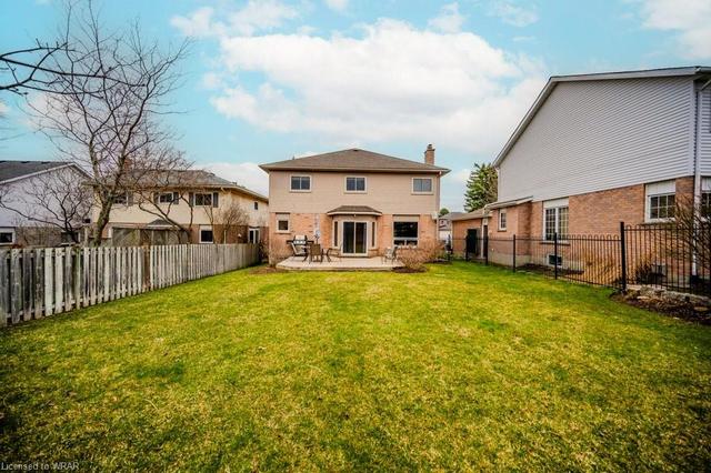 10 Parsons Court, House detached with 4 bedrooms, 3 bathrooms and 6 parking in Kitchener ON | Image 37