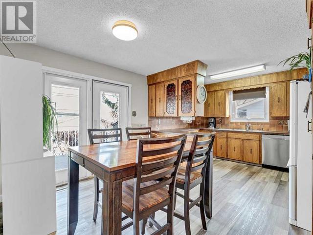 815 5 Street Se, House detached with 5 bedrooms, 3 bathrooms and 4 parking in Redcliff AB | Image 8