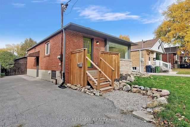 26 Medhurst Rd, House detached with 2 bedrooms, 1 bathrooms and 4 parking in Toronto ON | Image 5