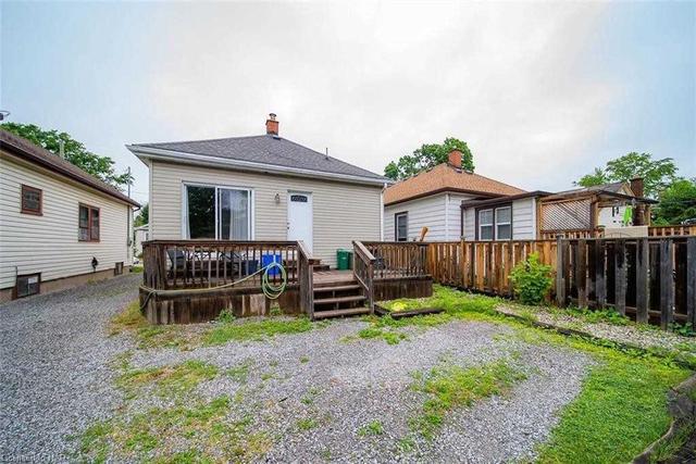 96 Vale Ave, House detached with 2 bedrooms, 1 bathrooms and 2 parking in St. Catharines ON | Image 5