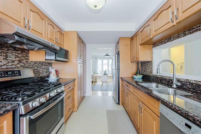7 Moorefield Dr, House semidetached with 3 bedrooms, 3 bathrooms and 2 parking in Toronto ON | Image 9