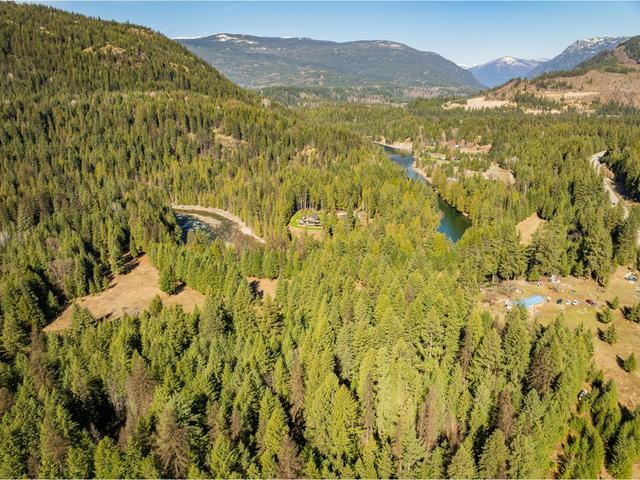 2621 Highway 3a, House detached with 2 bedrooms, 1 bathrooms and null parking in Central Kootenay I BC | Image 42