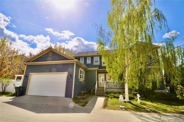 393 Mccarren Avenue, House detached with 5 bedrooms, 4 bathrooms and 2 parking in Kelowna BC | Card Image
