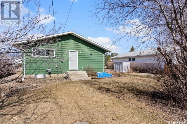 303 8th Avenue E, House detached with 4 bedrooms, 2 bathrooms and null parking in Watrous SK | Image 37