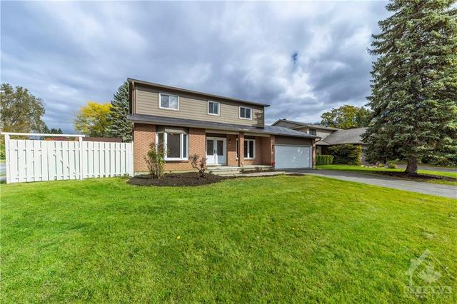 1 Woodthrush Green, House detached with 4 bedrooms, 3 bathrooms and 4 parking in Ottawa ON | Image 1