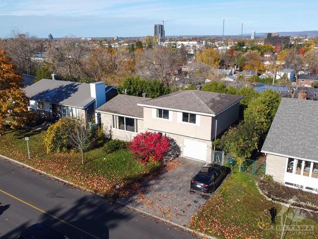 1497 Edgecliffe Avenue, House detached with 3 bedrooms, 2 bathrooms and 4 parking in Ottawa ON | Image 2