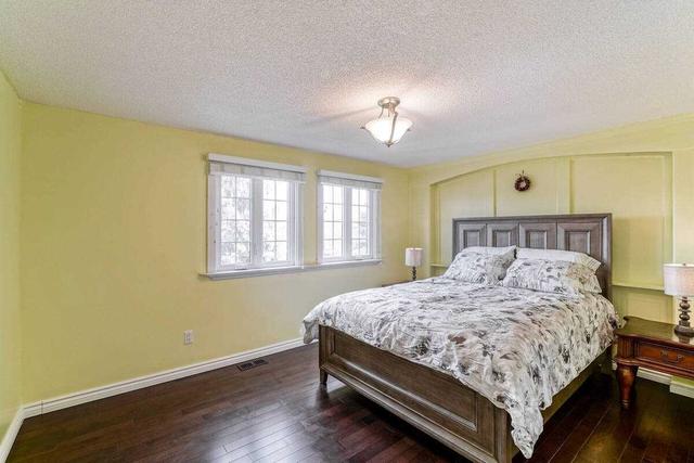 27 Scotia Dr, House detached with 3 bedrooms, 2 bathrooms and 5 parking in Brampton ON | Image 14