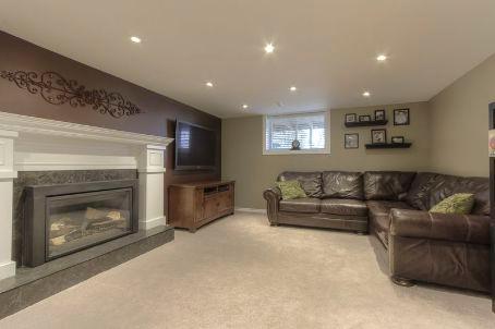 39 Bernick Dr, House detached with 3 bedrooms, 2 bathrooms and 2 parking in Barrie ON | Image 2