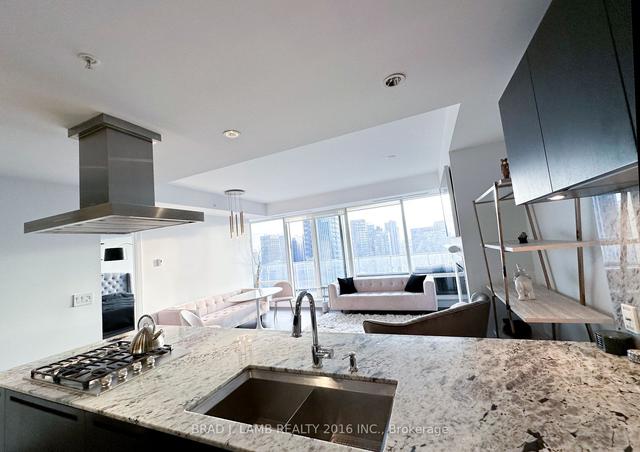 4203 - 180 University Ave, Condo with 1 bedrooms, 2 bathrooms and 1 parking in Toronto ON | Image 11
