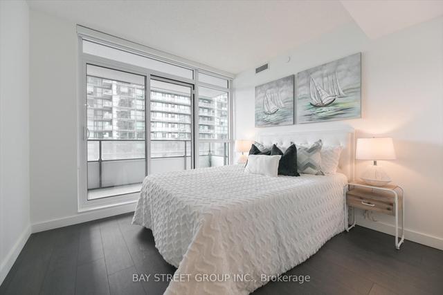 2106 - 38 Widmer St, Condo with 3 bedrooms, 2 bathrooms and 1 parking in Toronto ON | Image 6