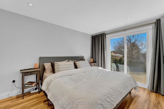 19 Hornby Crt, House detached with 3 bedrooms, 2 bathrooms and 5 parking in Cambridge ON | Image 18