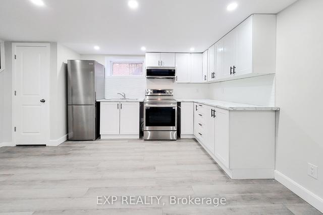 81 West 25th St, House detached with 2 bedrooms, 1 bathrooms and 2 parking in Hamilton ON | Image 12