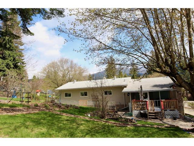 507 33rd Avenue N, House detached with 3 bedrooms, 3 bathrooms and null parking in Central Kootenay B BC | Image 34