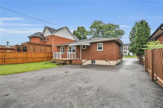110 Deschene Ave, House detached with 2 bedrooms, 2 bathrooms and 6 parking in Hamilton ON | Image 16