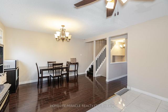 23 Hoskins Sq, House attached with 3 bedrooms, 2 bathrooms and 3 parking in Brampton ON | Image 3